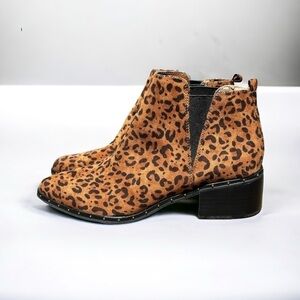 🌻NEW (w/tag) BAR III "Gabby" Leopard Animal Print Almond Toe Slip-On Boots 7.5